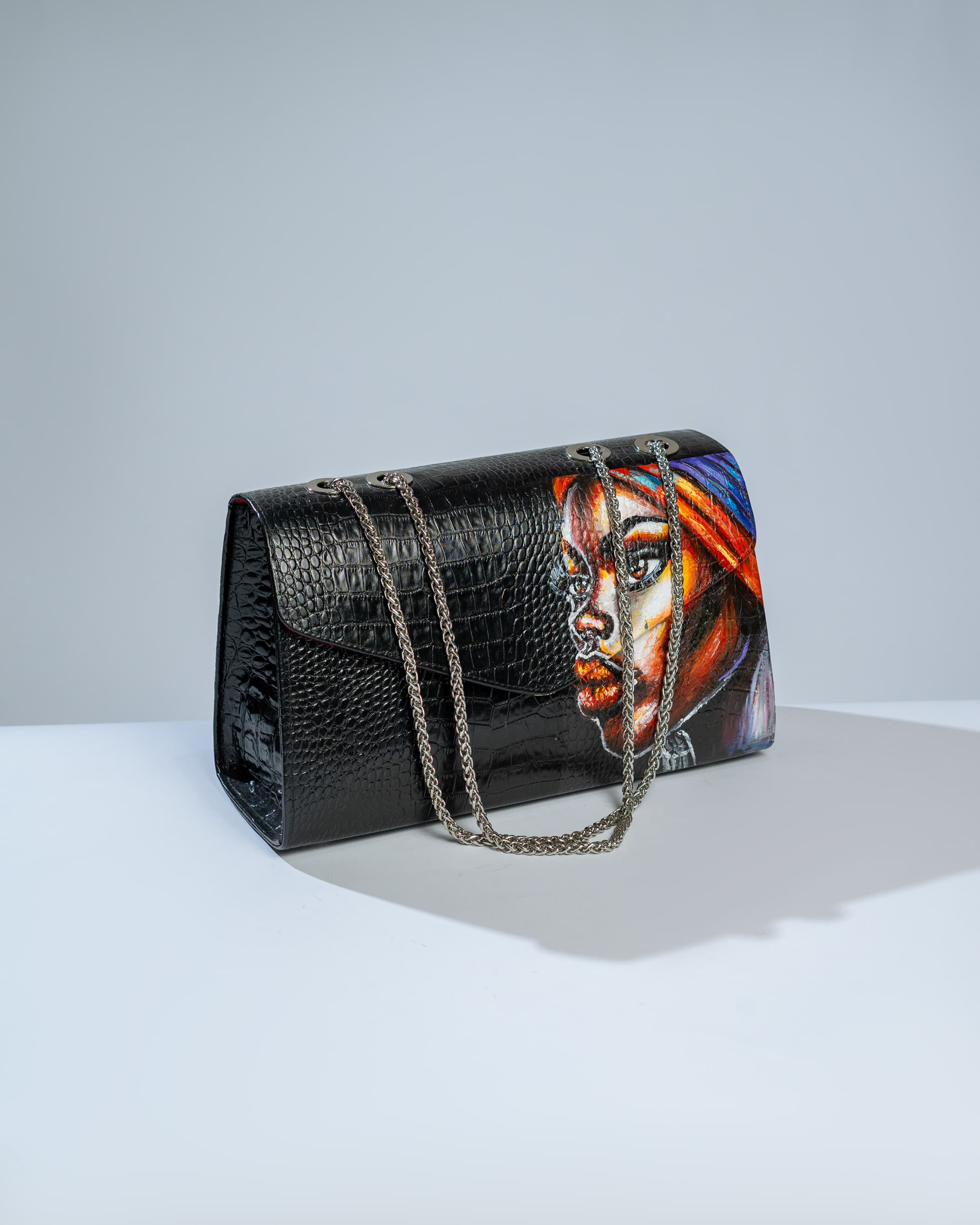 Black midi chain bag - strong babe inspired